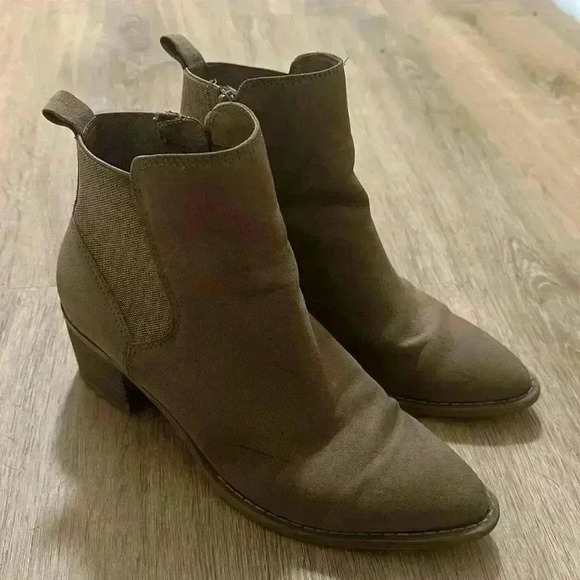 UNIVERSAL THREAD | Anya Chelsea Ankle Bootie - Picture 1 of 5